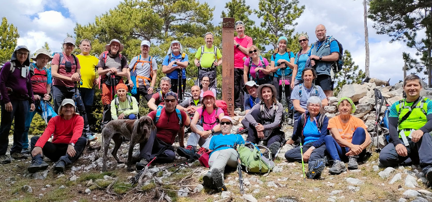 UEC Horta realizando actividades de montaña en grupo